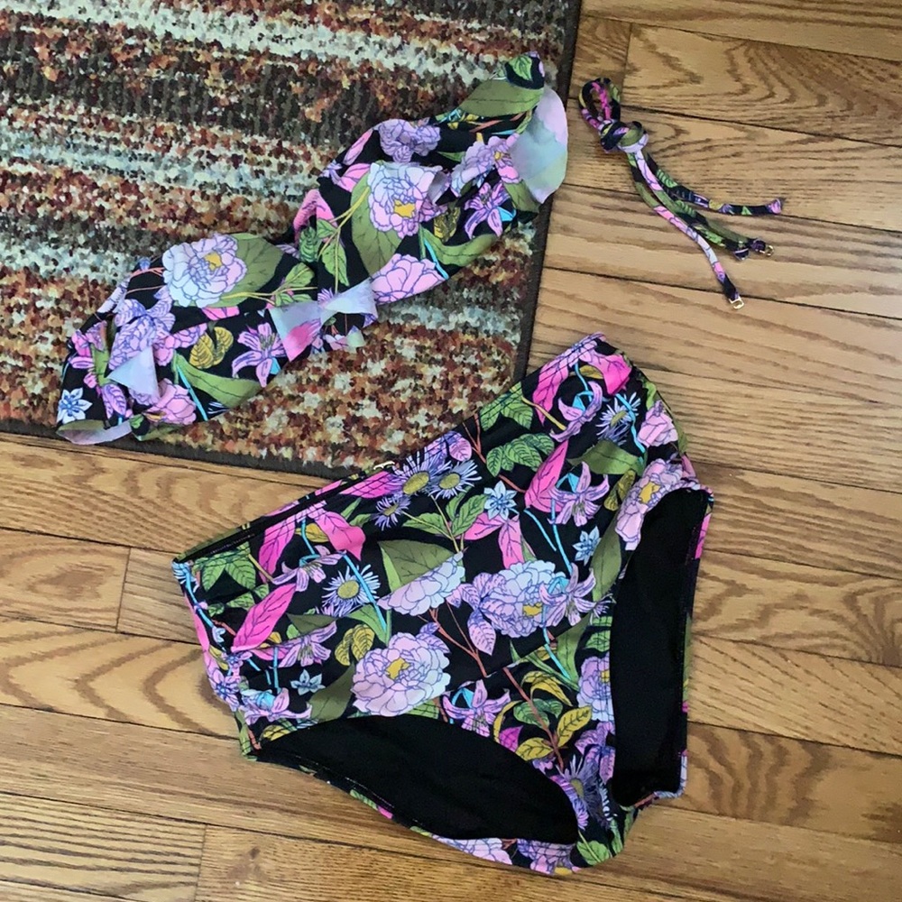 Victoria’s Secret Purple Floral Highwaisted Bikini Swimsuit Bathing suit medium